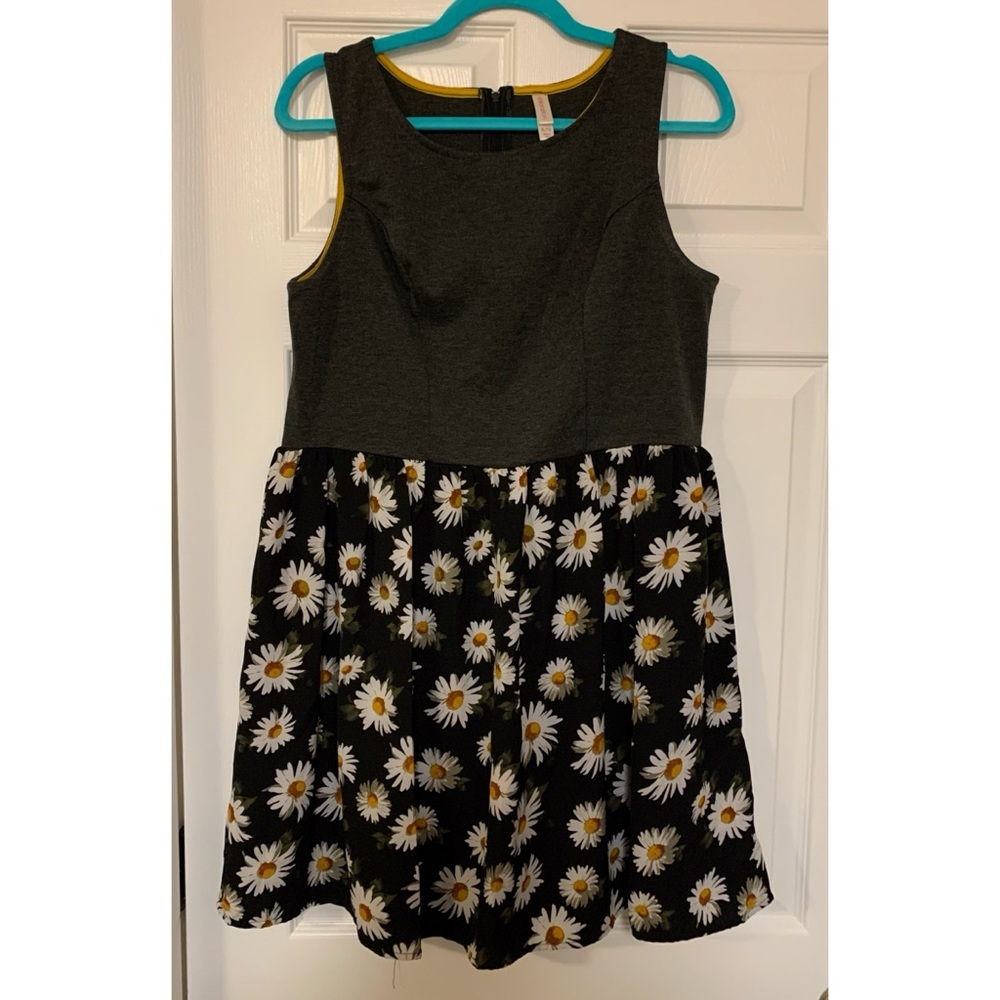 Target Xhilaration XL Mixed Media Gray and Black Daisy Sleeveless Dress